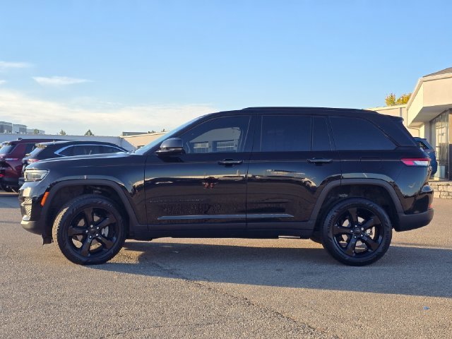 Certified Used 2024 Diamond Black Crystal Pearlcoat Jeep Altitude image 26