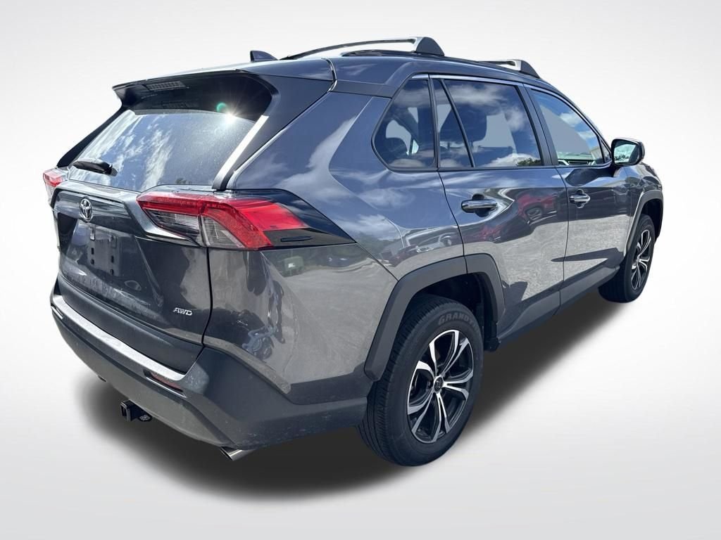 Used 2021 Gray Toyota LE image 4