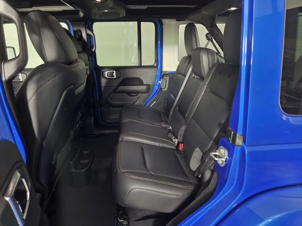 New 2026 Hydro Blue Pearl-Coat Exterior Paint Jeep Sahara image 18