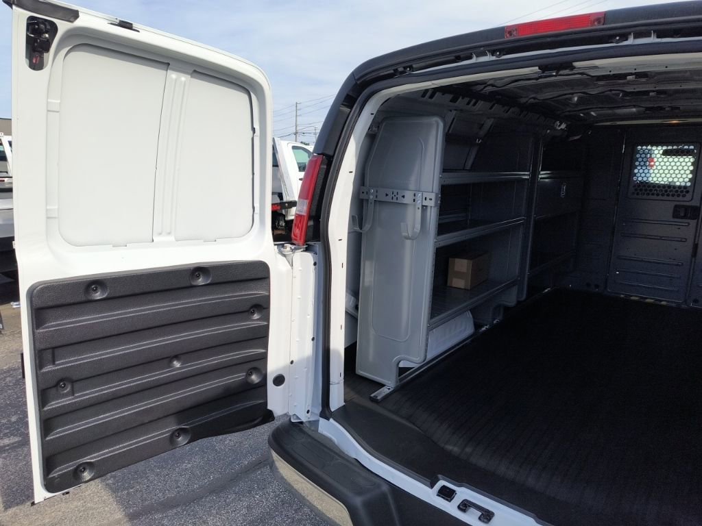 2025 Chevrolet Express Cargo Work Van - Photo 11