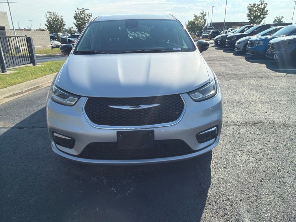 Used 2024 Chrysler Pacifica Touring L with VIN 2C4RC1BGXRR155172 for sale in Kansas City