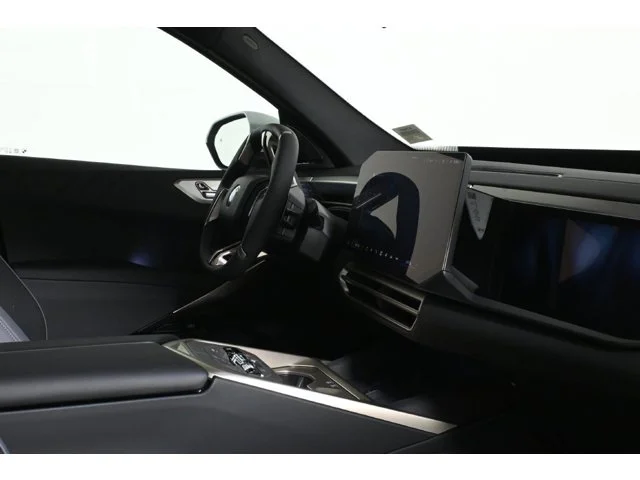 New 2027 Mineral White Metallic BMW 40 xDrive image 27
