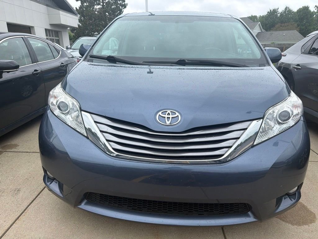 Used 2016 Blue Toyota XLE image 9