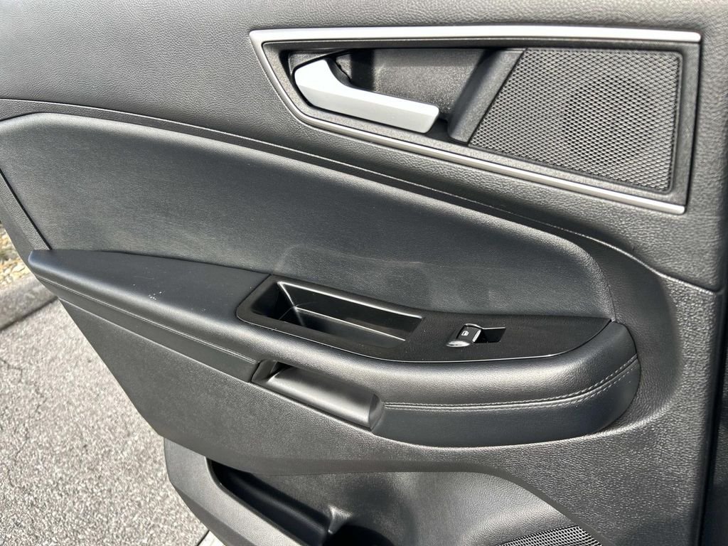 Used 2016 Ingot Silver Ford SEL image 18