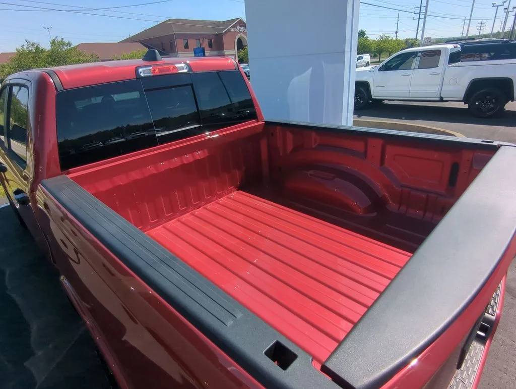 New 2026 Molten Red Pearl-Coat Exterior Paint RAM Big Horn/Lone Star image 21