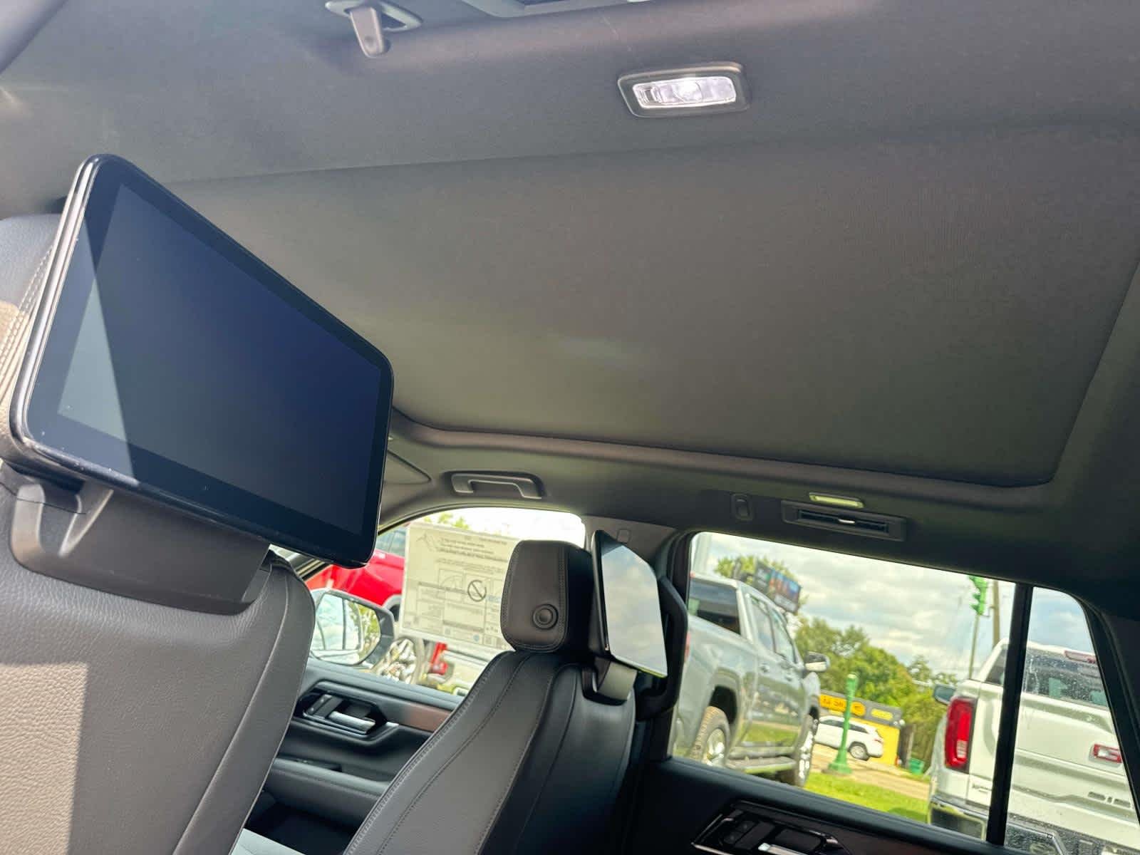 2027 GMC Yukon Denali - Photo 8