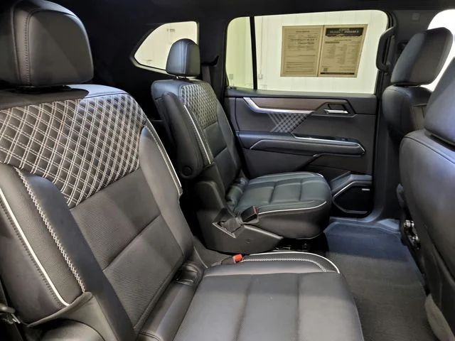Used 2024  GMC Denali image 28