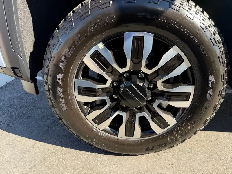 New 2026 Glacier White Tricoat GMC Denali Ultimate image 27