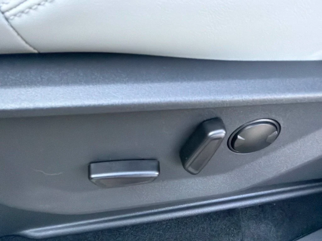 New 2027 Star White Metallic Tri-Coat Ford MAX Platinum image 17