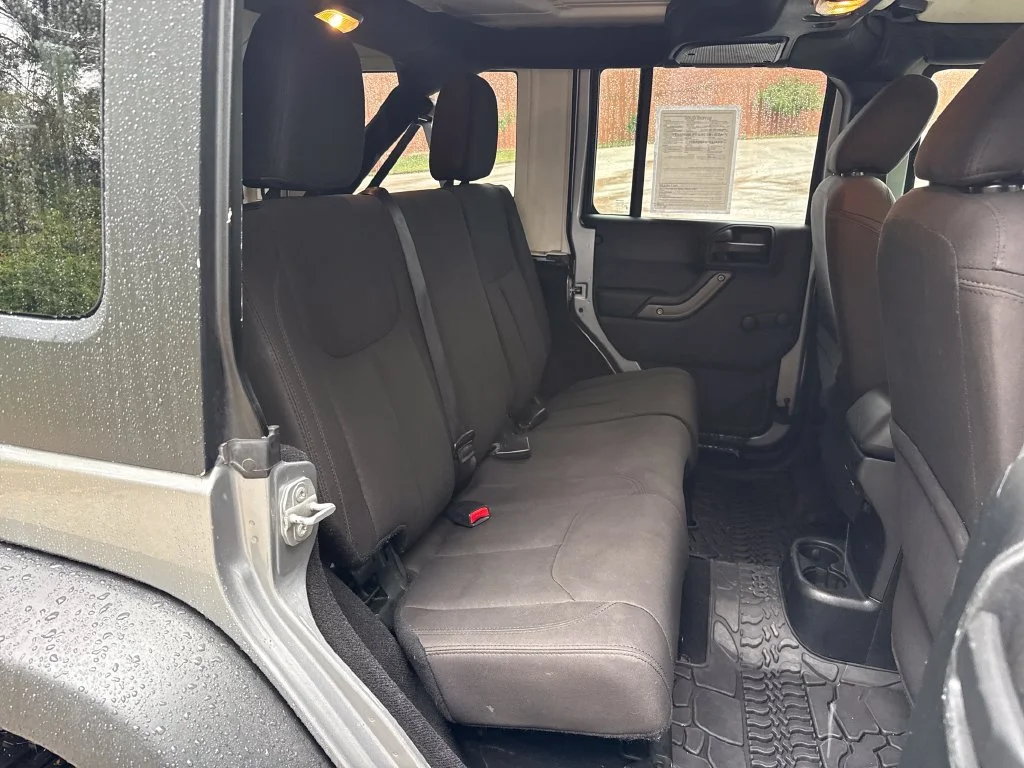 Used 2018 Silver Jeep Unlimited Sport image 24