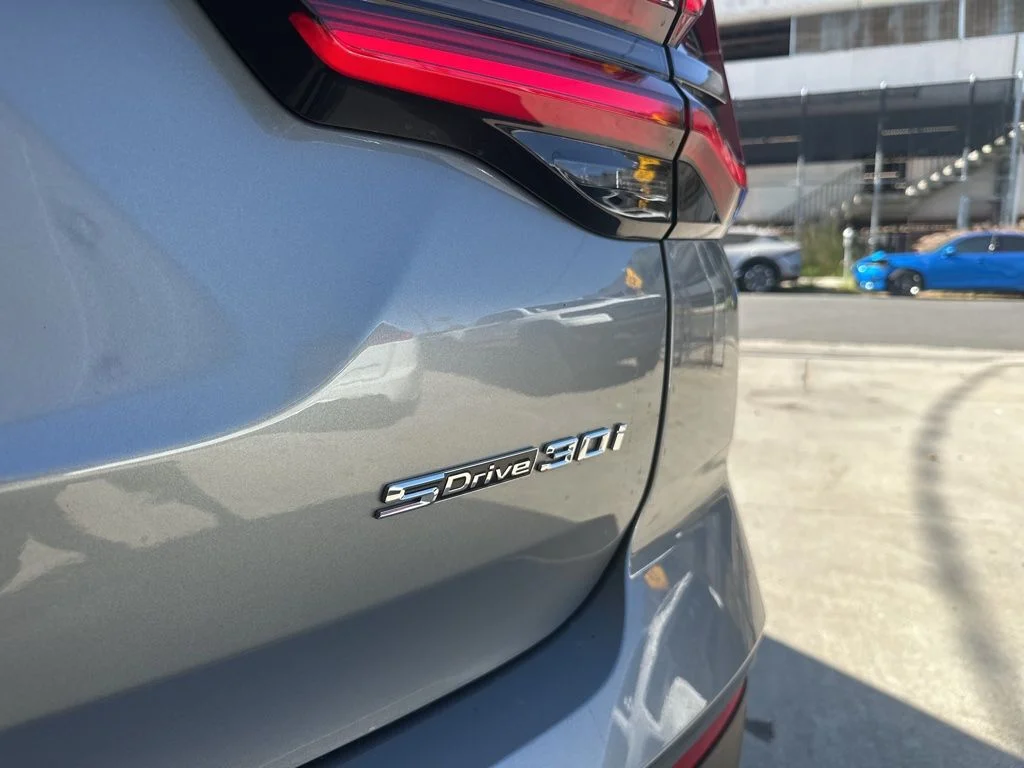 Used 2023 Gray BMW sDrive30i image 7