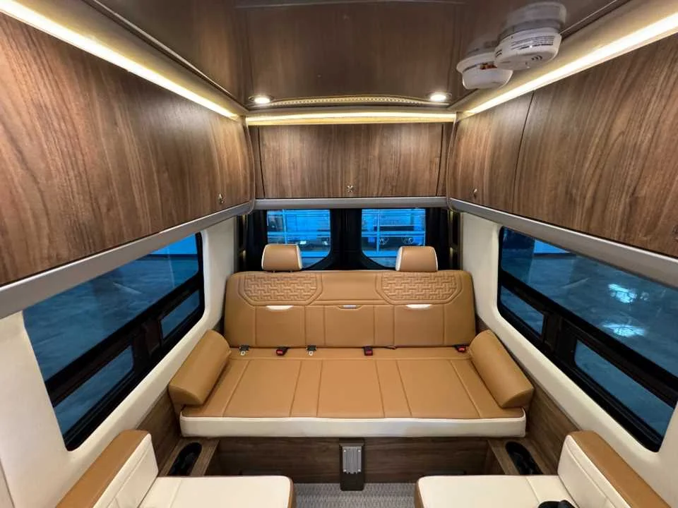 New 2027 TENORITE GREY PREMIUM METALLIC AIRSTREAM  image 24