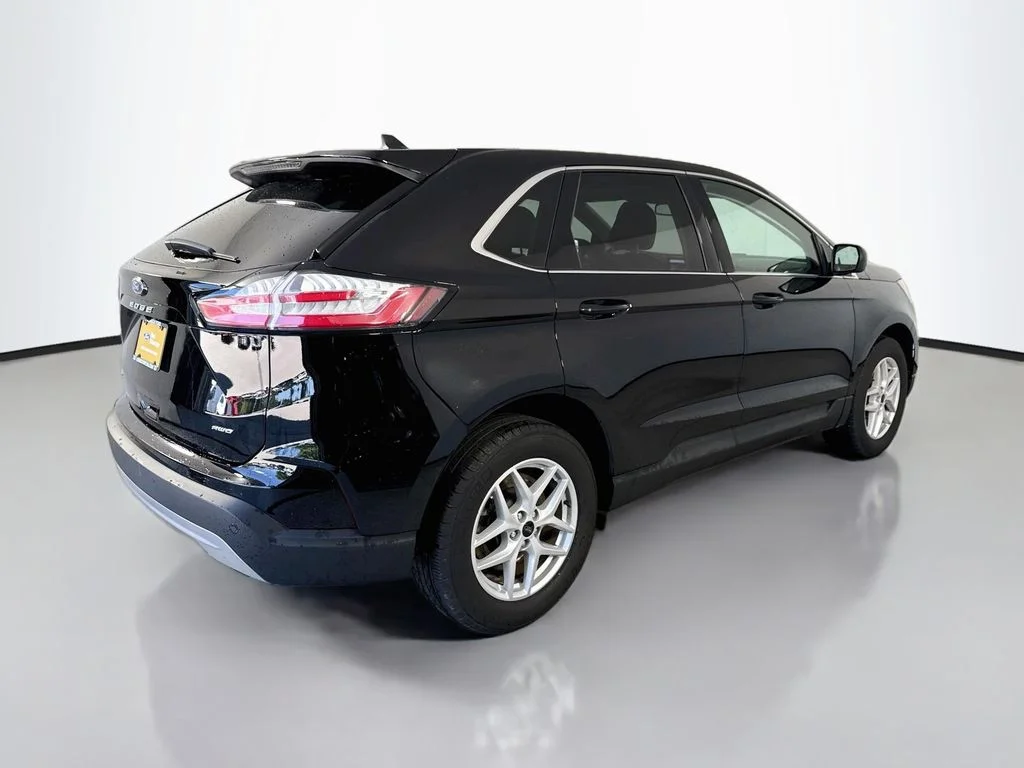 Used 2023 Agate Black Metallic Ford SEL image 11