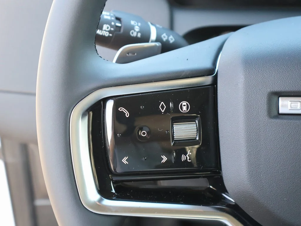 Certified Used 2025 Fuji White Land Rover S image 32