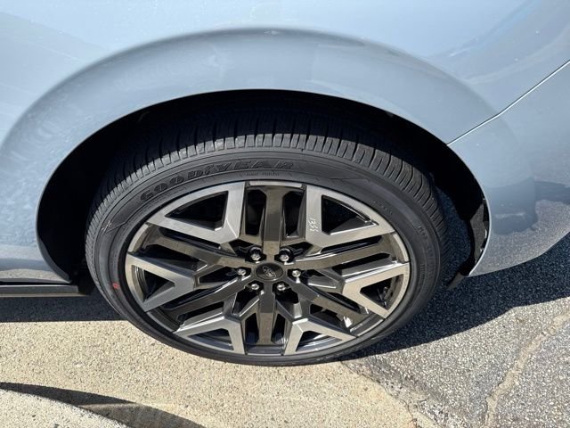 New 2027 Glacier Gray Metallic Tri-Coat Ford Platinum image 12