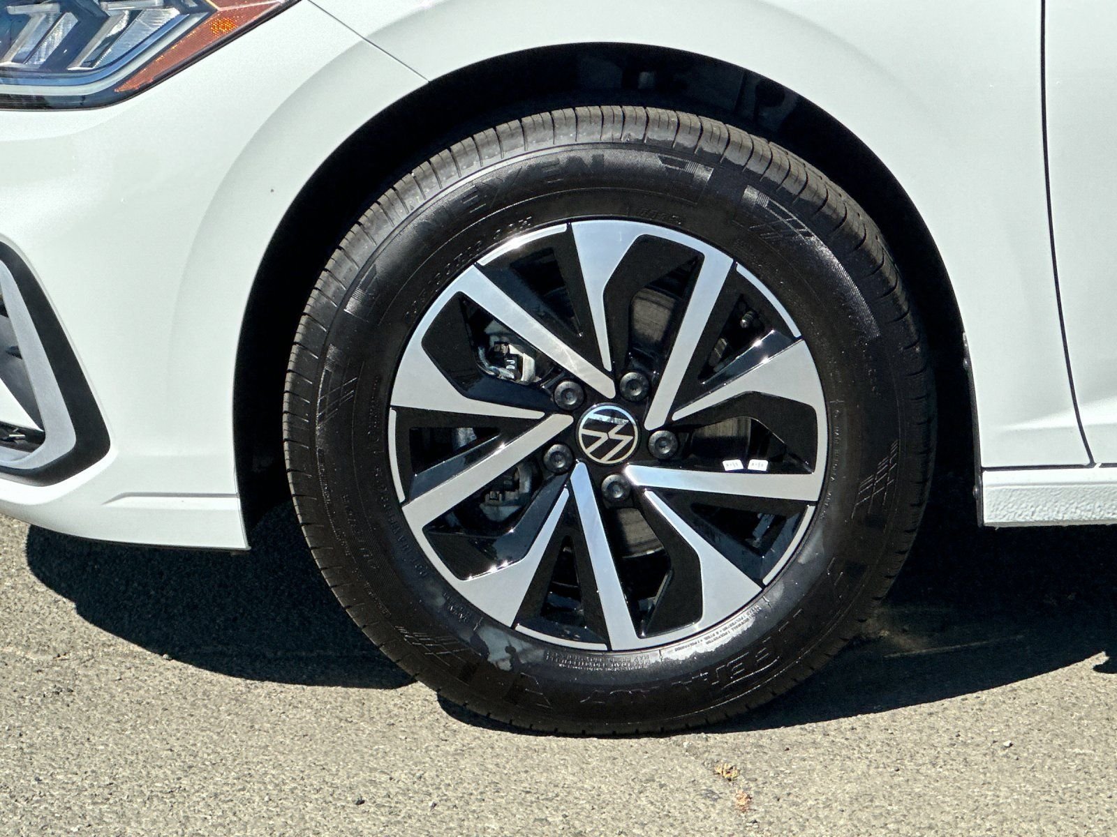 New 2027 Pure White Volkswagen 1.5T S image 23