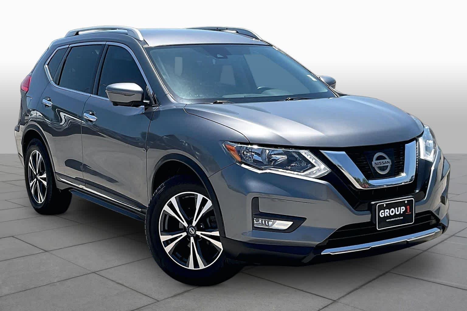 Used 2017 Gun Metallic Nissan SL image 3