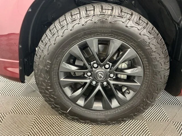 Used 2020  Lexus 460 image 32