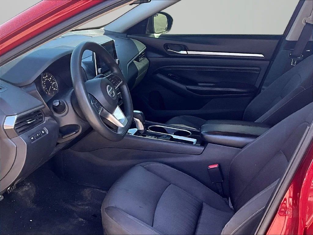 Used 2021 Red Nissan 2.5 SV image 12