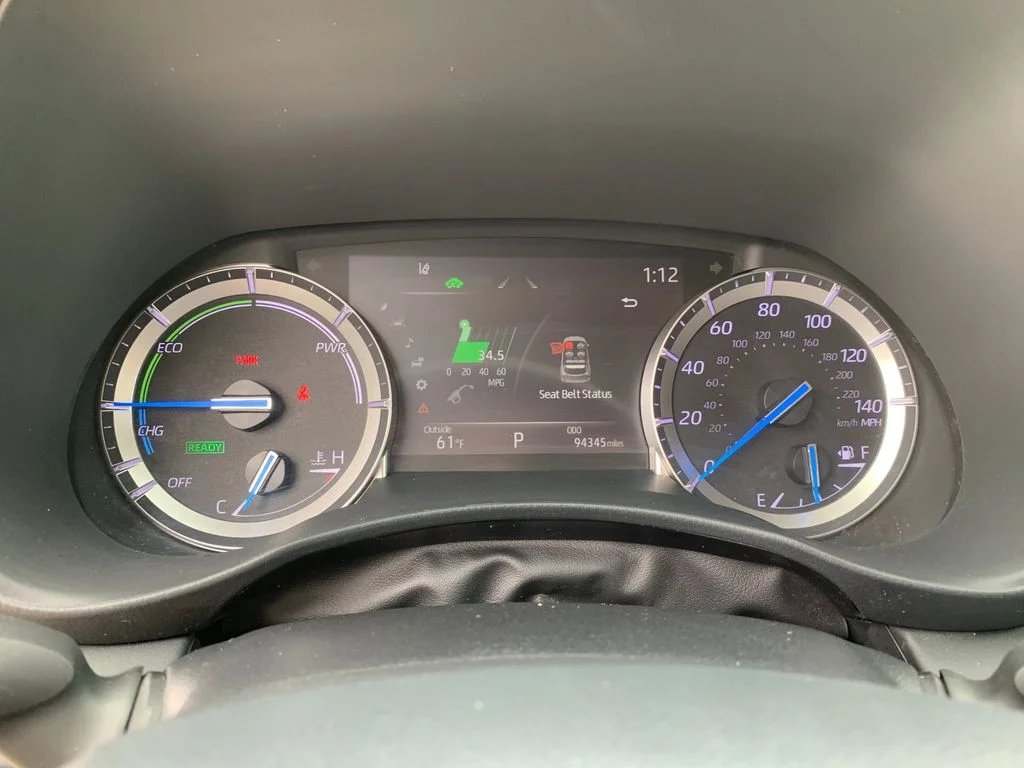 Used 2022 Silver Toyota XLE image 33