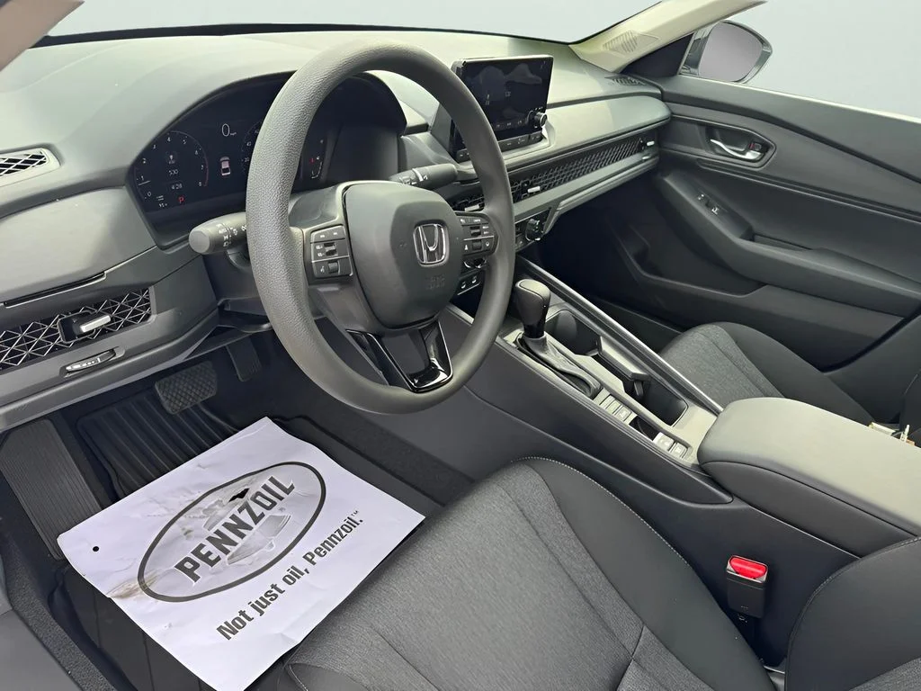 Used 2025 Platinum White Pearl Honda SE image 13