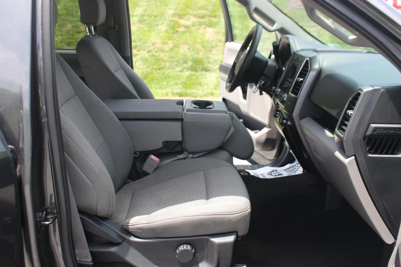 Used 2018 Grey Ford XL image 32