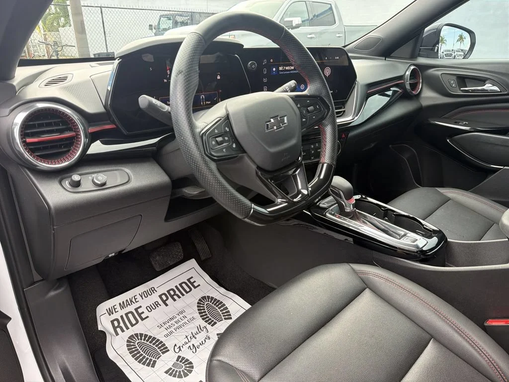 Used 2025 Summit White Chevrolet 2RS image 16