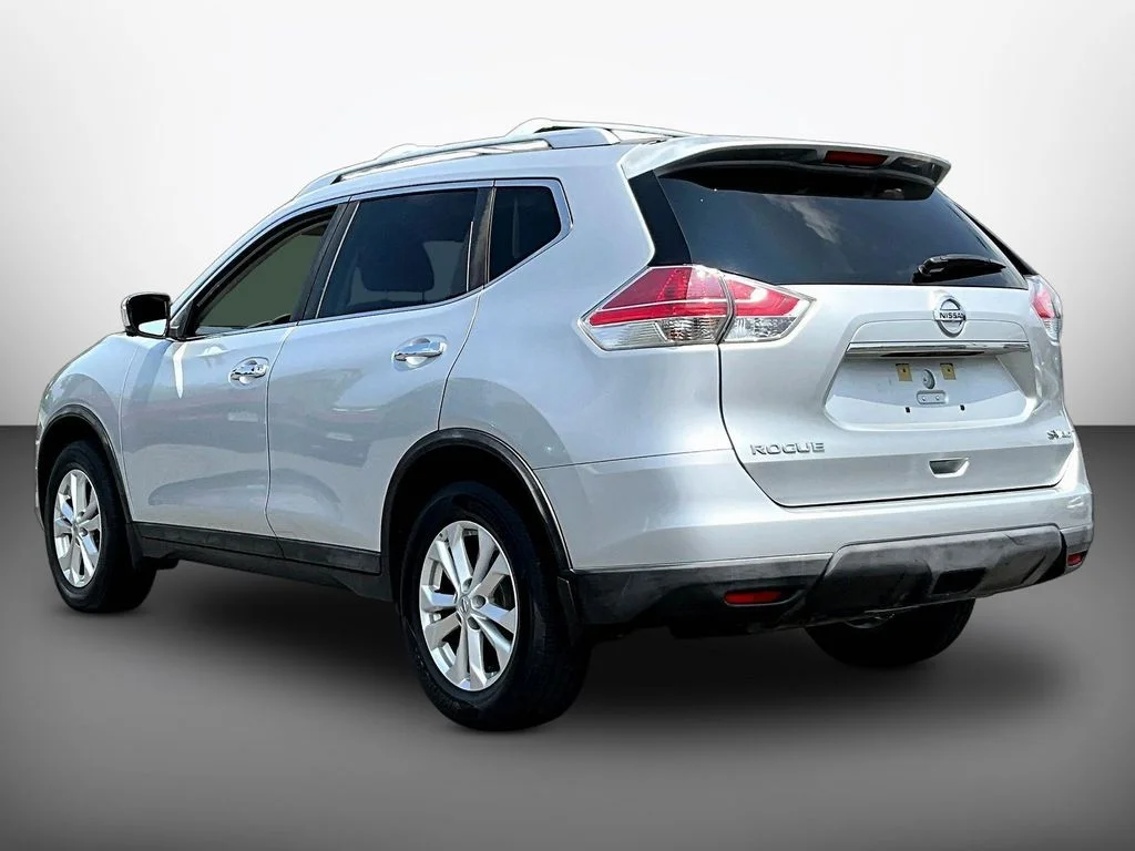 Used 2016 Brilliant Silver Nissan SV image 4