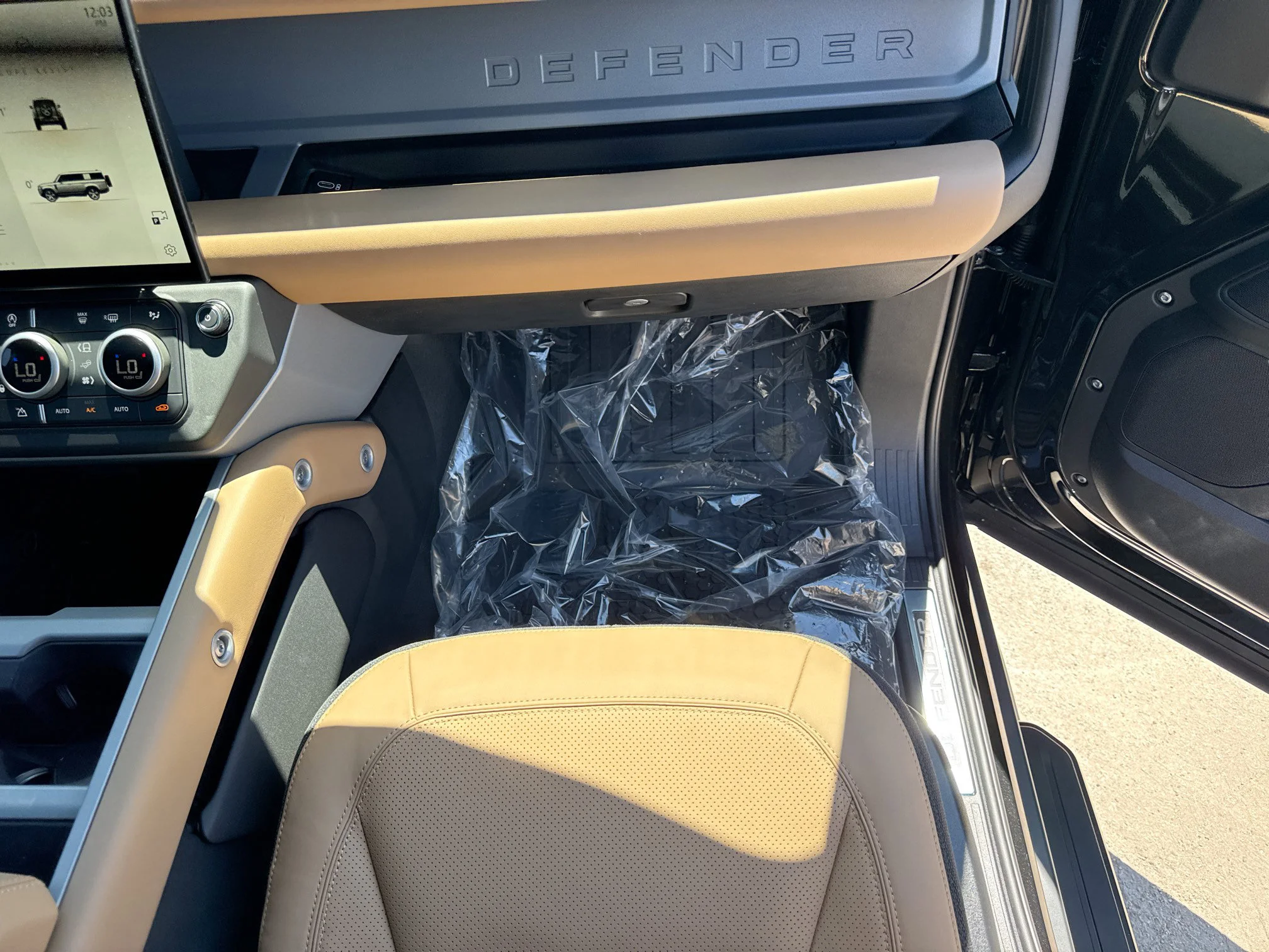 New 2026 Santorini Black Metallic Land Rover X image 17