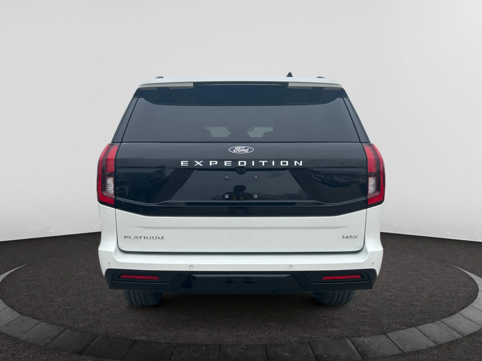 New 2027 Star White Metallic Tri-Coat Ford Platinum Max image 4
