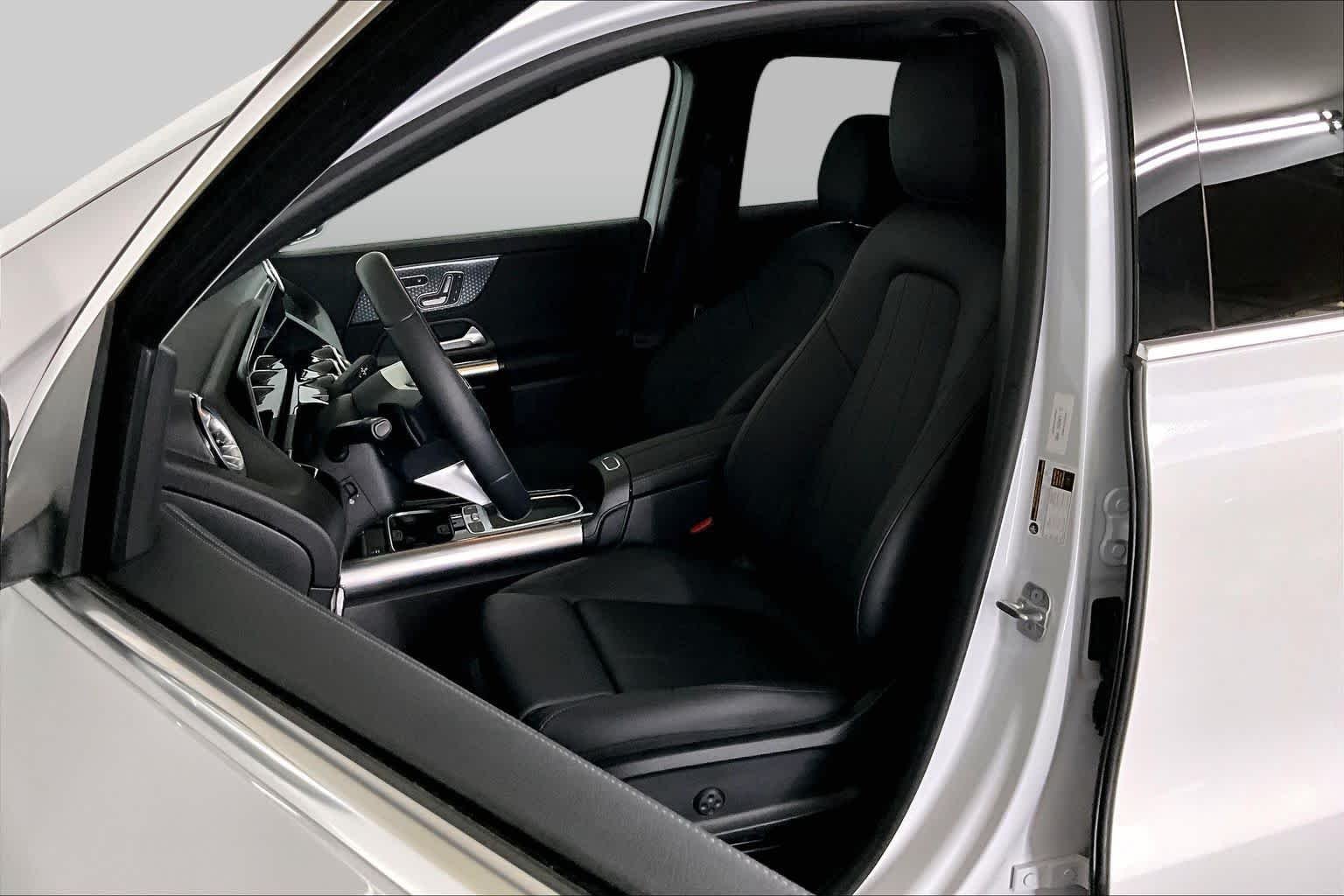 Used 2024 Digital White Metallic Mercedes-Benz GLA 250 image 9