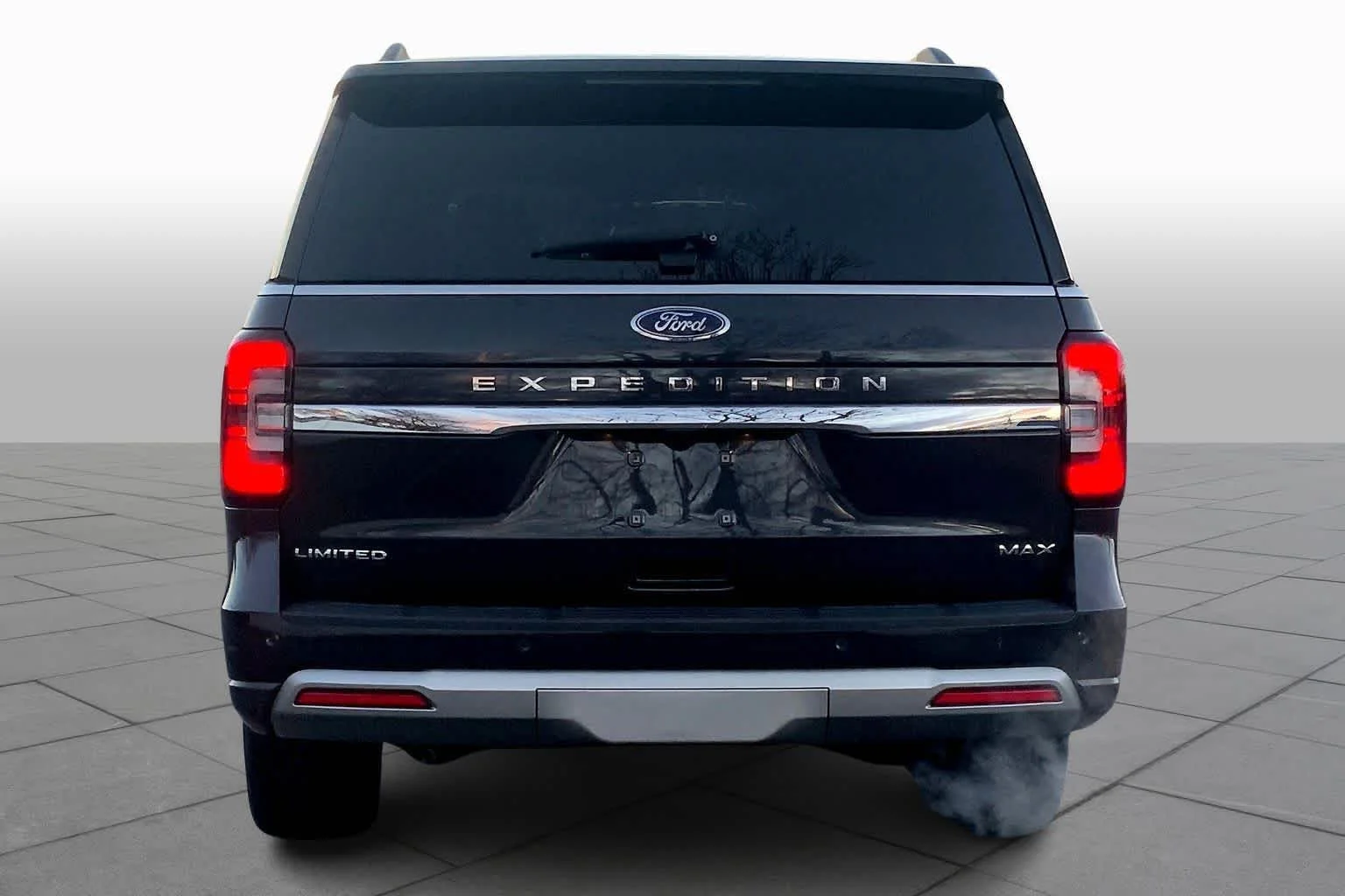 Used 2023 Dark Matter Metallic Ford Limited image 5