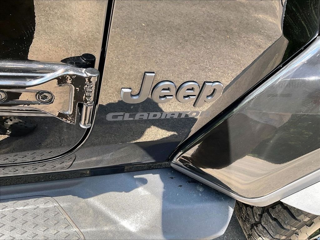 Used 2022 Black Jeep Sport image 26