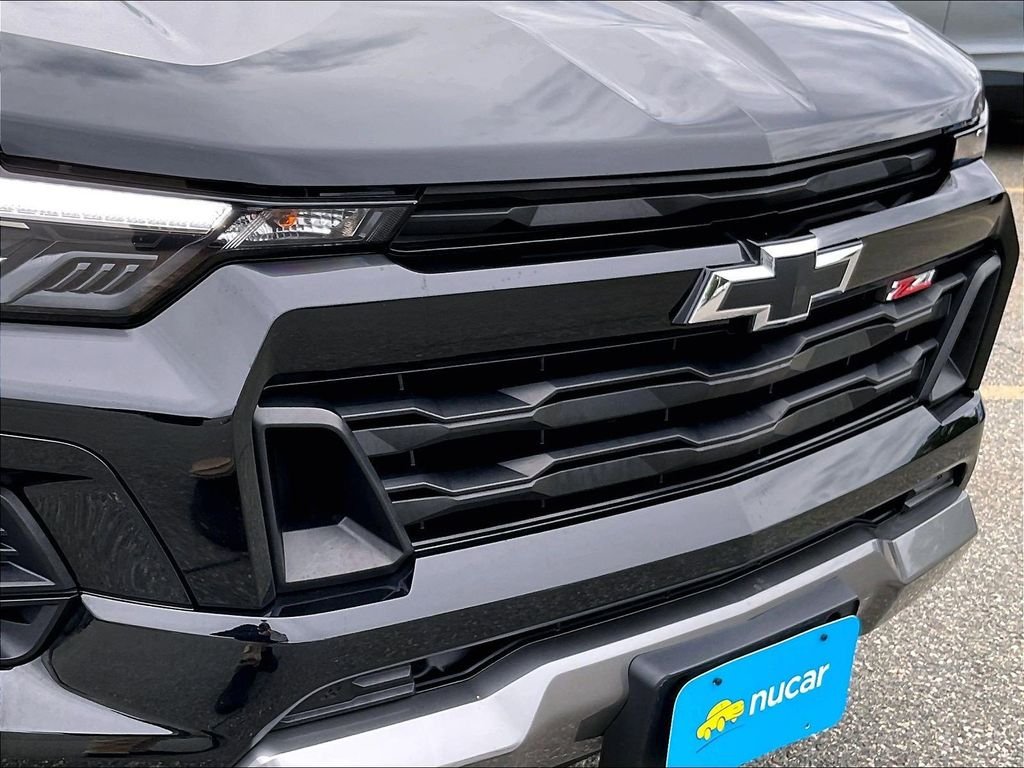Used 2023 Black Chevrolet Z71 image 31