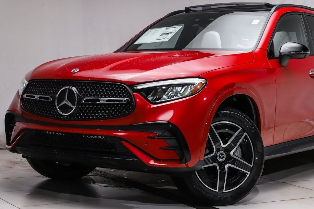 New 2026 MANUFAKTUR Patagonia Red Metallic Mercedes-Benz GLC 300 image 18