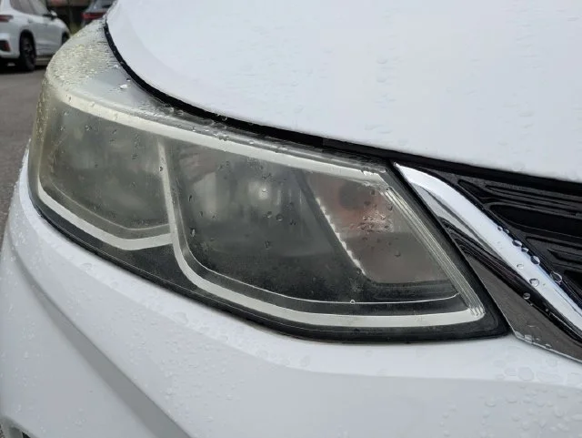 Used 2018 Summit White Chevrolet LS image 10