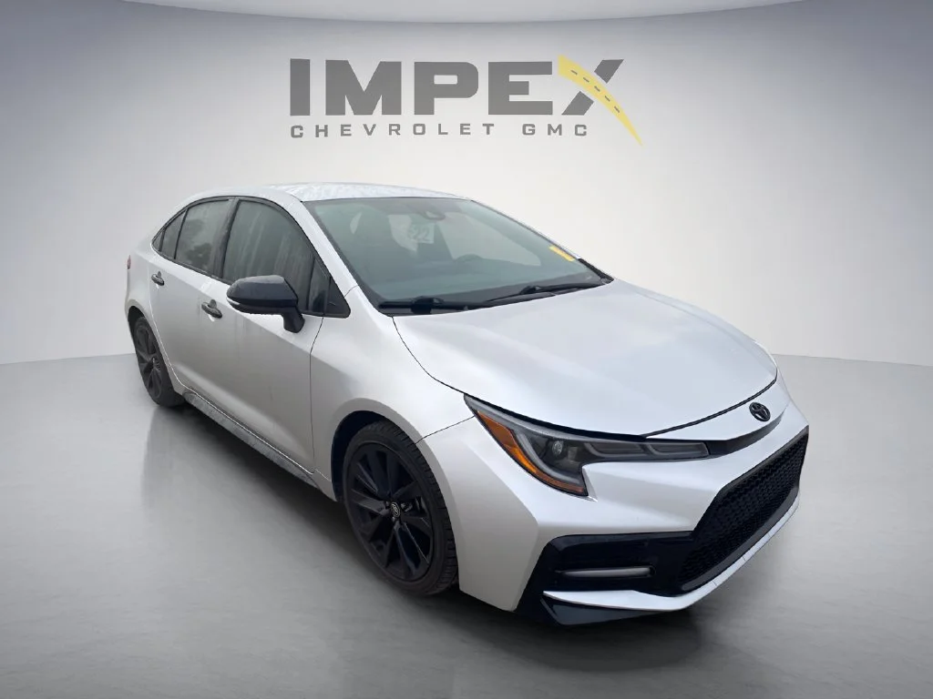Used 2022 Silver Toyota SE image 7