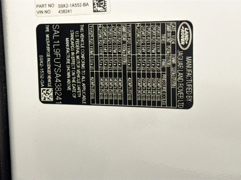 Used 2025 White Land Rover Dynamic SE image 33