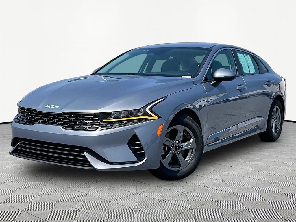 Used 2024 Silver Kia LXS image 3