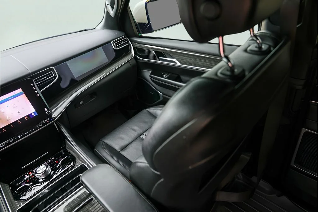 Used 2022 White Jeep Series III image 32