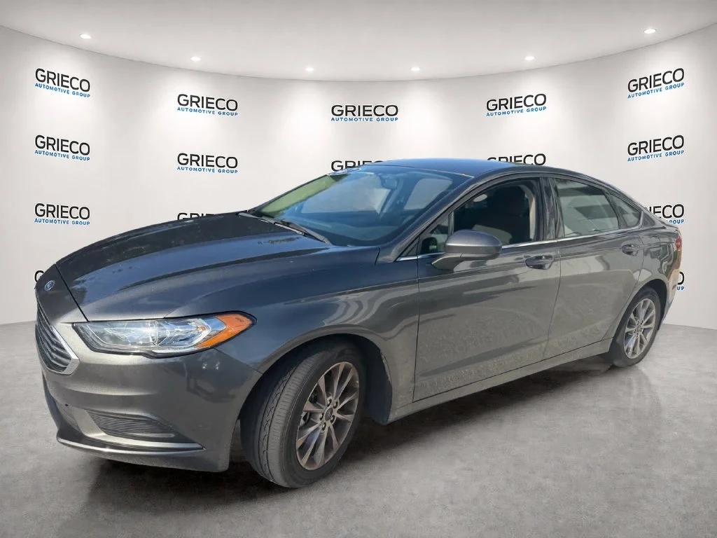 Used 2017 Gray Ford SE image 3