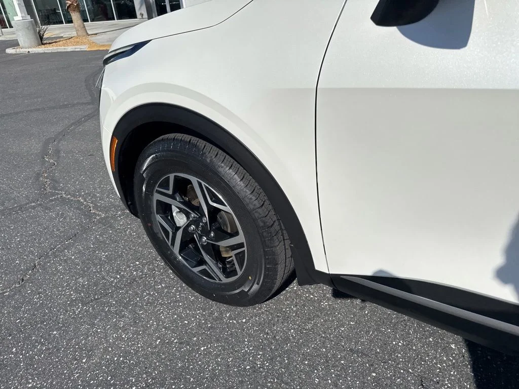 Used 2023 White Kia LX image 9