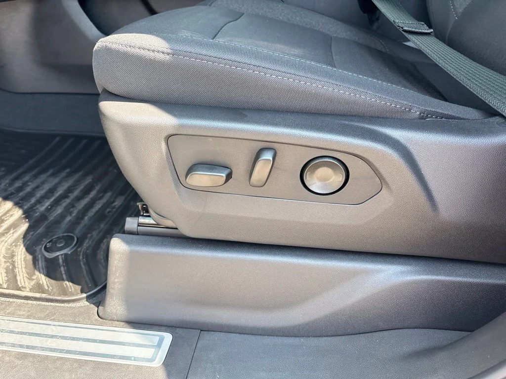 New 2026 Summit White Chevrolet LT image 25