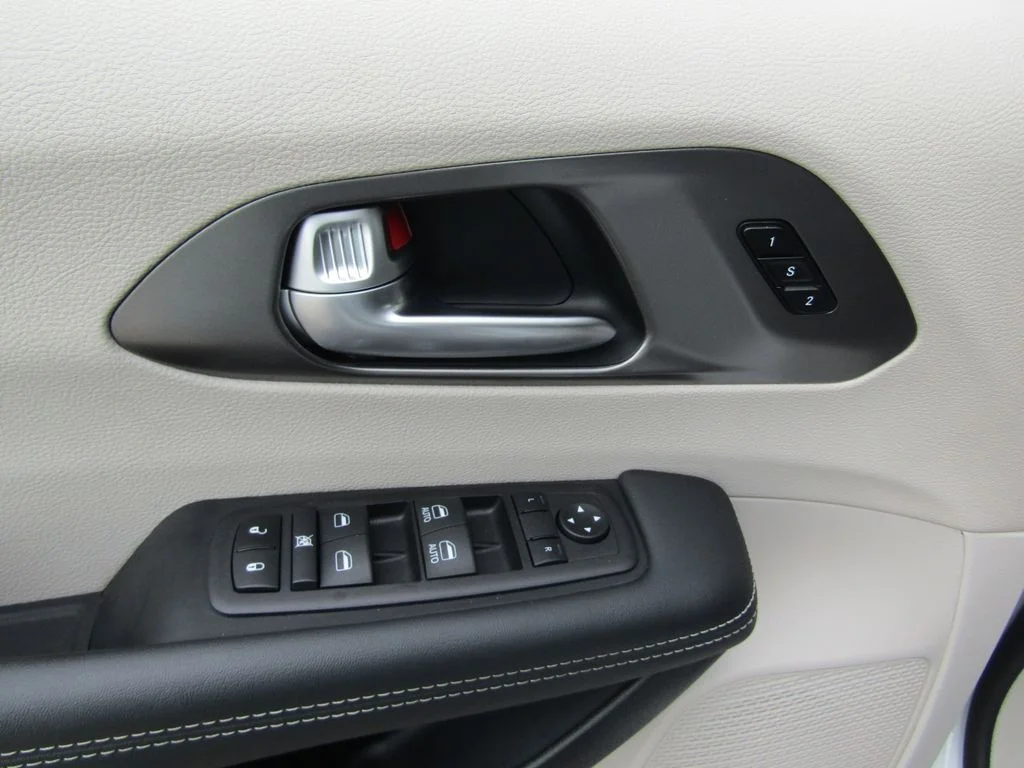 Used 2024 Silver Chrysler Touring L image 24