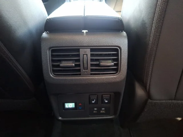 Used 2023 White Nissan Platinum image 30