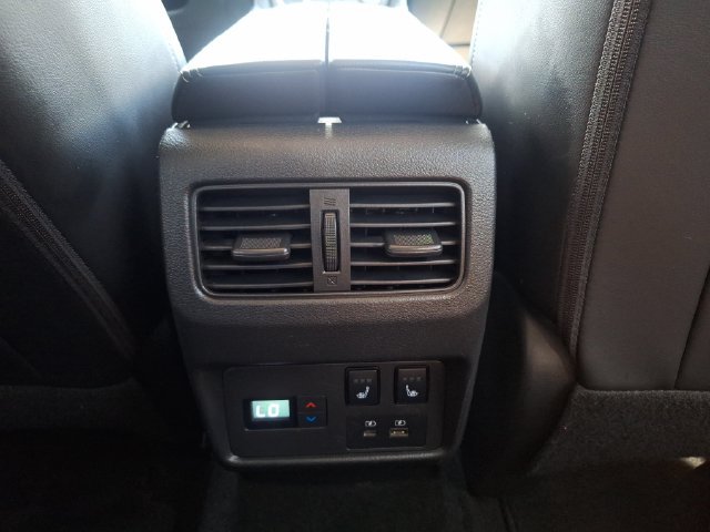 Used 2023 White Nissan Platinum image 30