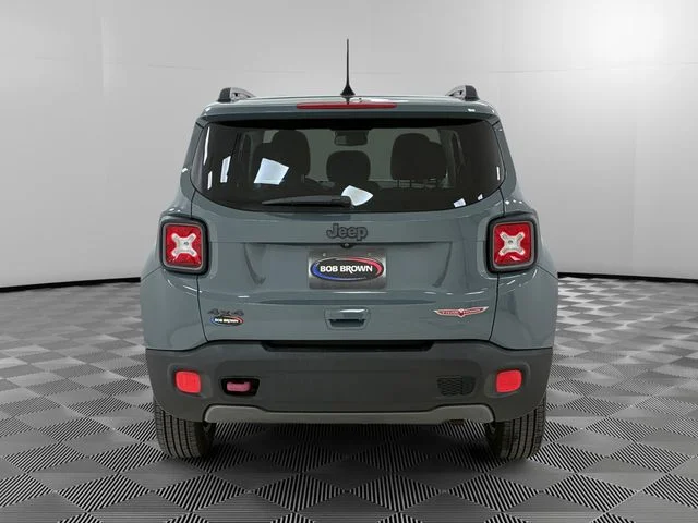 Used 2018 Gray Jeep Trailhawk image 4