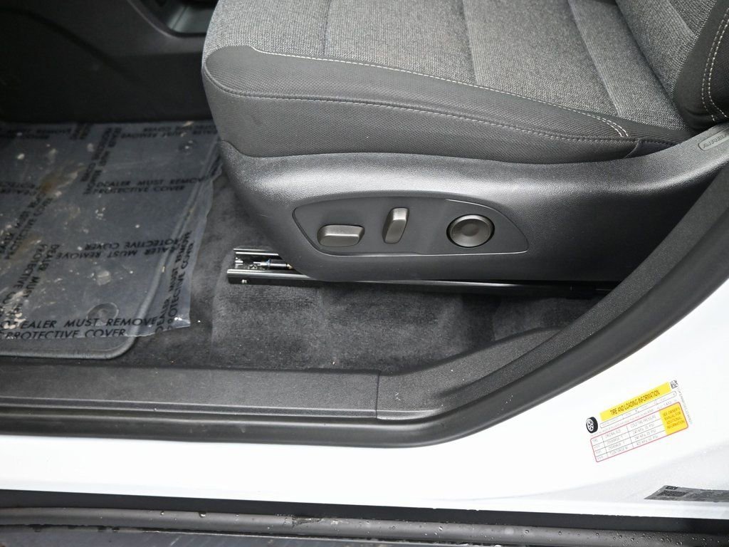 Used 2025 Summit White GMC Elevation image 10