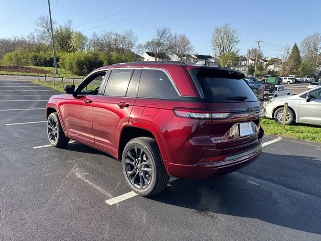 New 2026 Velvet Red Pearl-Coat Exterior Paint Jeep Limited Reserve image 5
