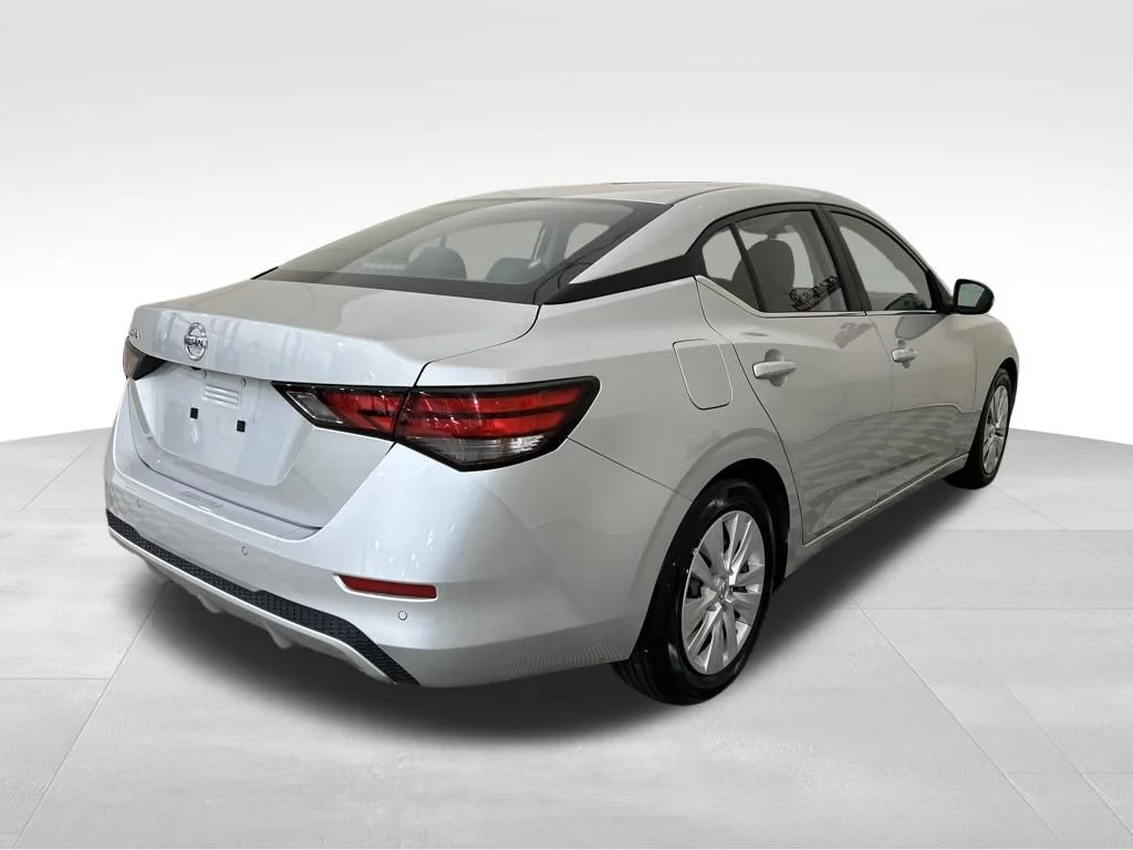 Used 2023 Silver Nissan S image 4